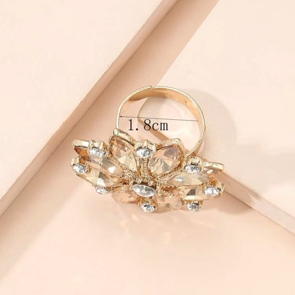 Rhinestone Flower Decor Ring - Picture 3 of 4